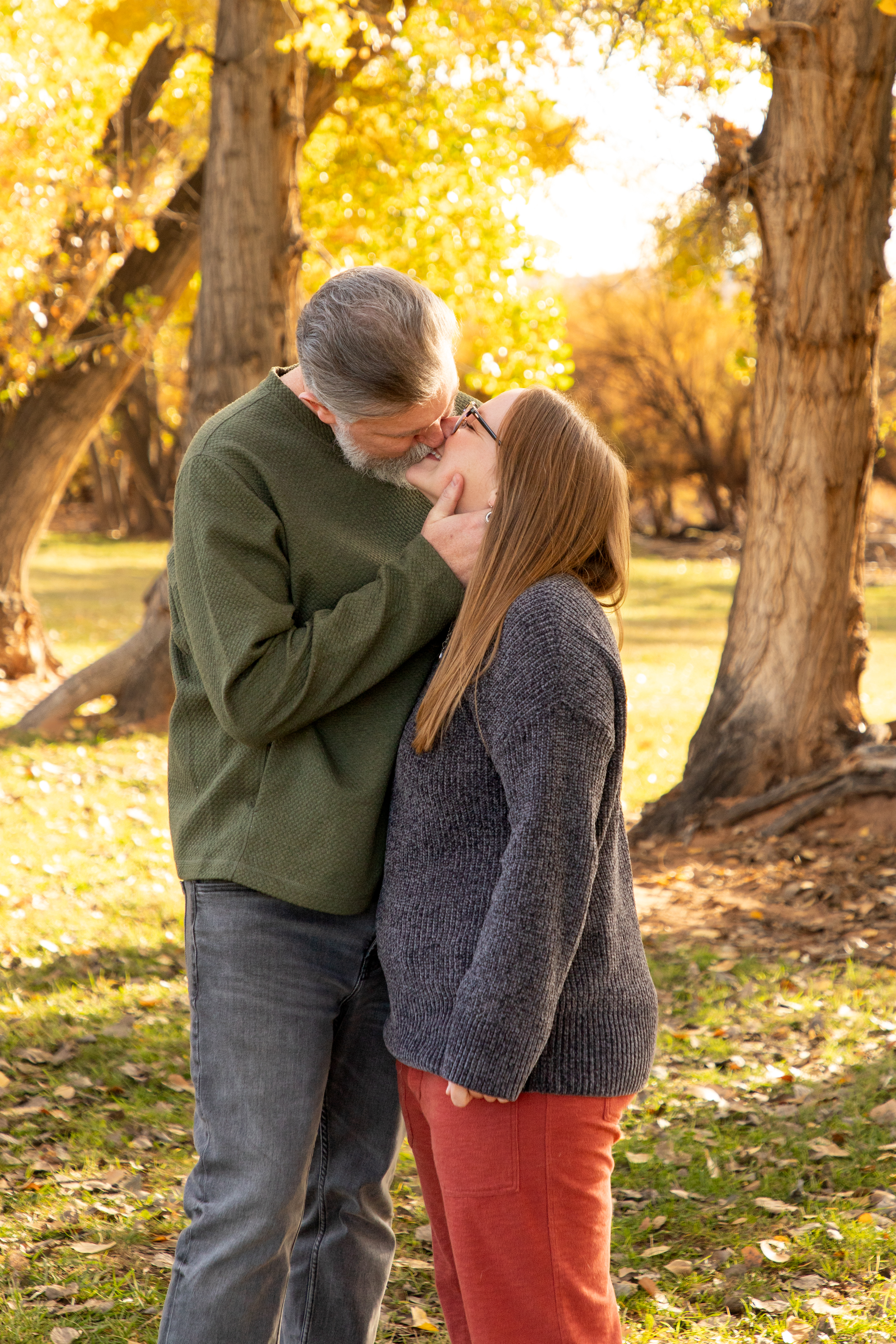 Aaron and Azure kissing