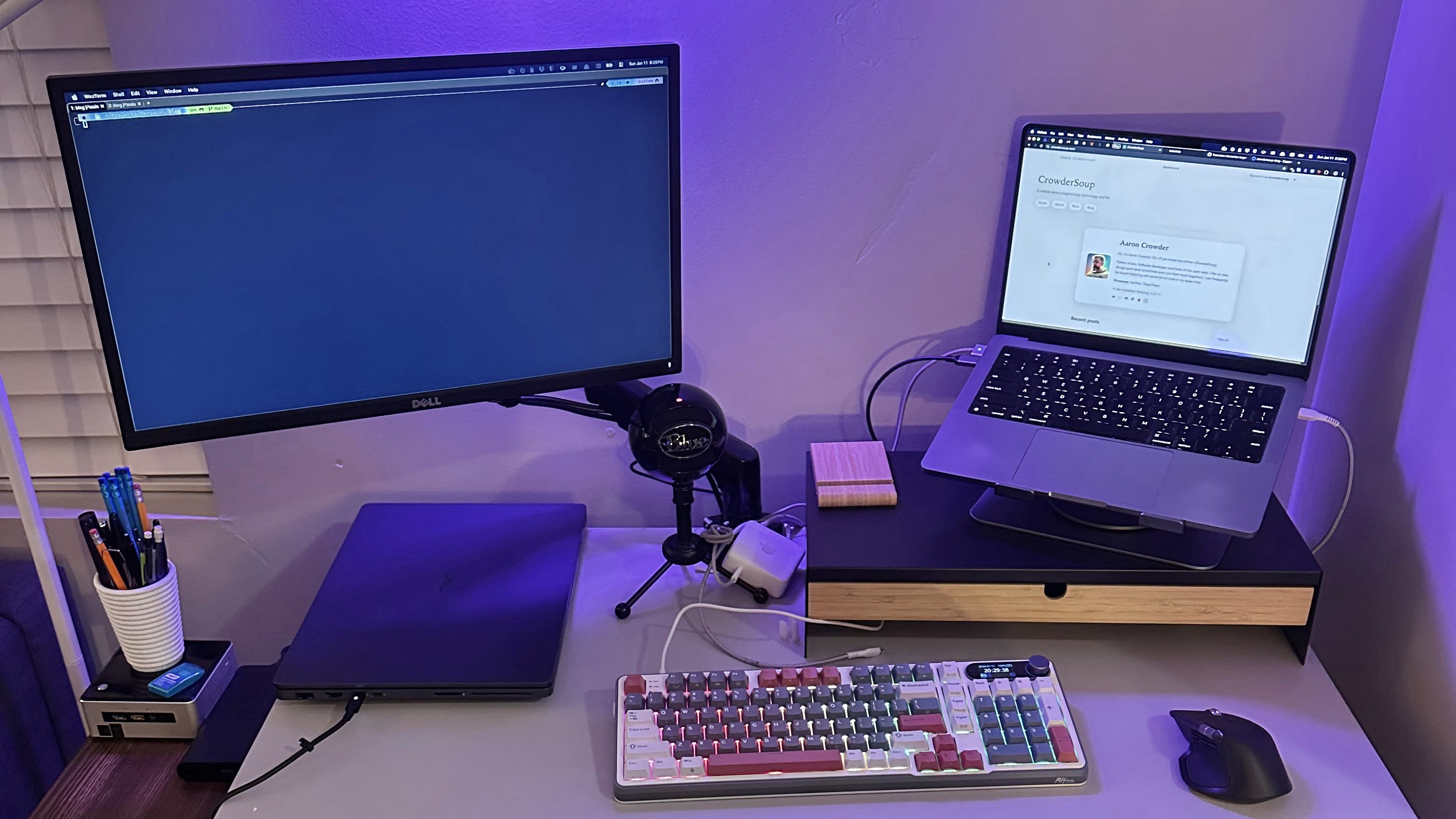 desk top with keyboard and mouse